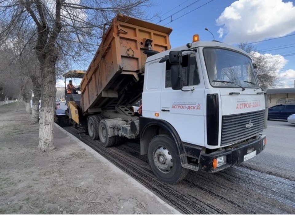 В Волгограде реконструируют дорогу на улице Рабоче-Крестьянской
